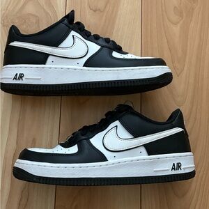 Nike Air Force 1 LV8 2 Black & White sneakers- 4.5Y or 6 Women’s
